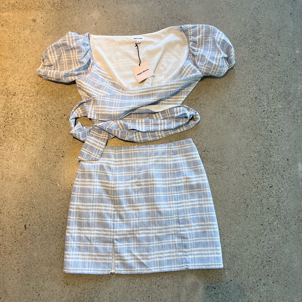 Super down brand new plaid skirt set.